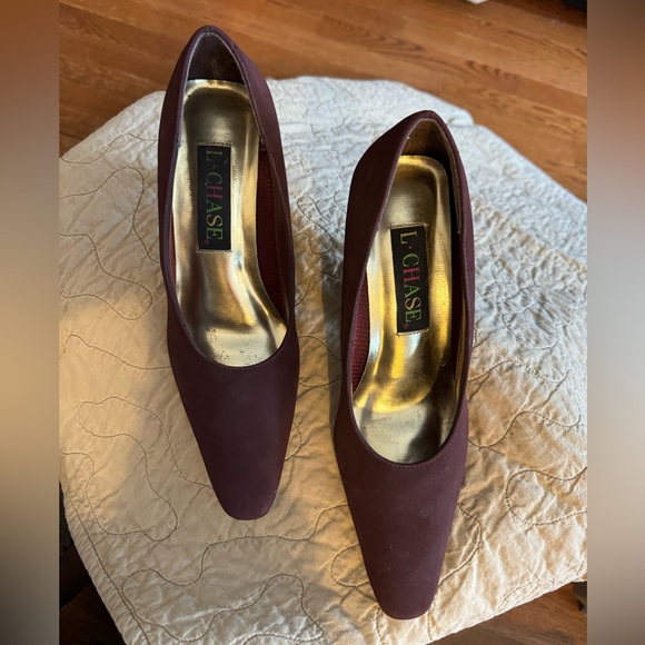 L Chase sz 6.5, suede, burgundy, barely wore, pump - Picture 2 of 5